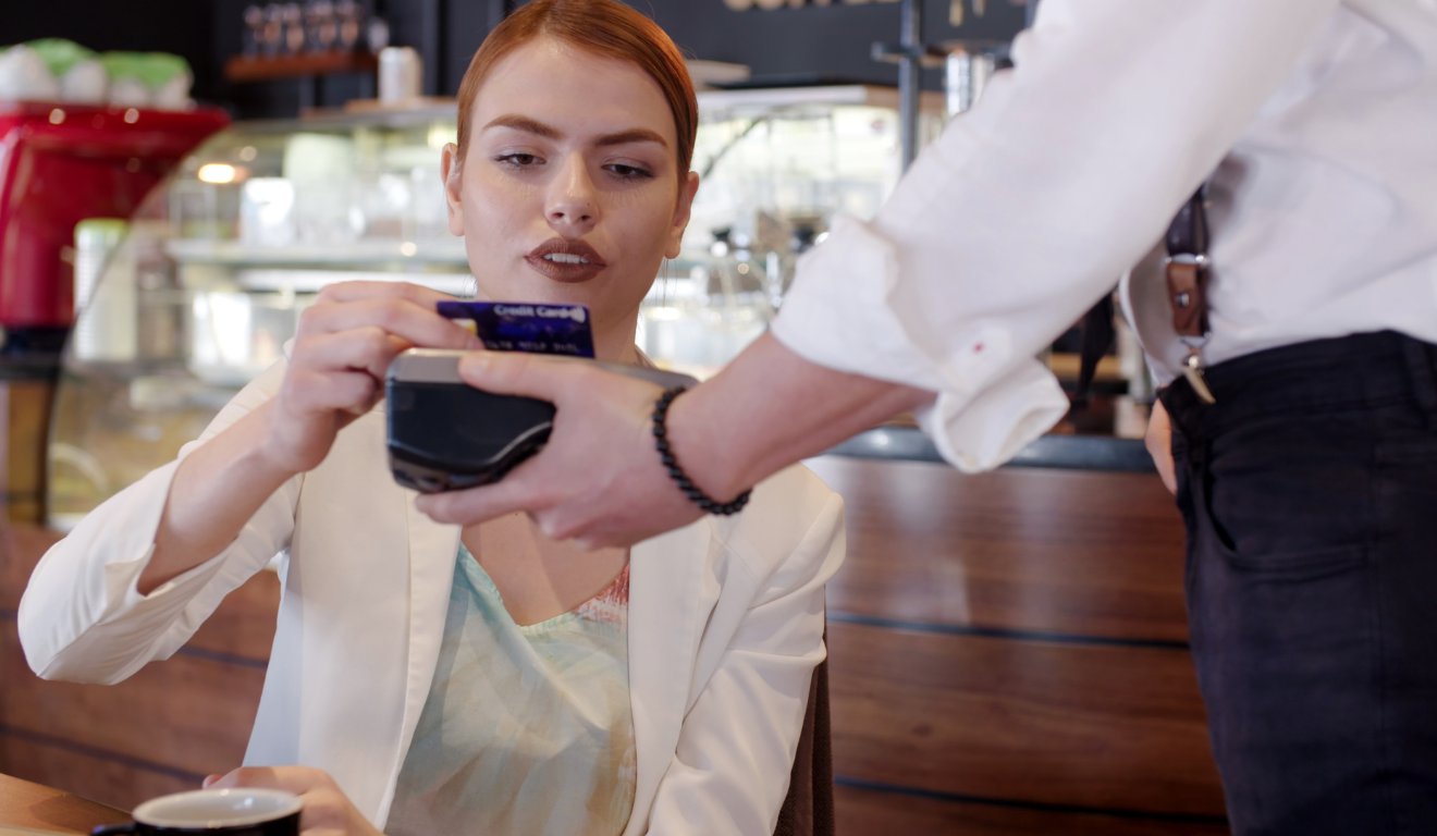 Taxa de vale-refeição em restaurantes sobe em um ano e ultrapassa limite governamental